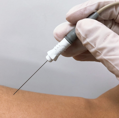 Νέα μίας χρήσης ομόκεντρη EMG βελόνα έκδοσης με την άσπρη πλαστική λαβή
